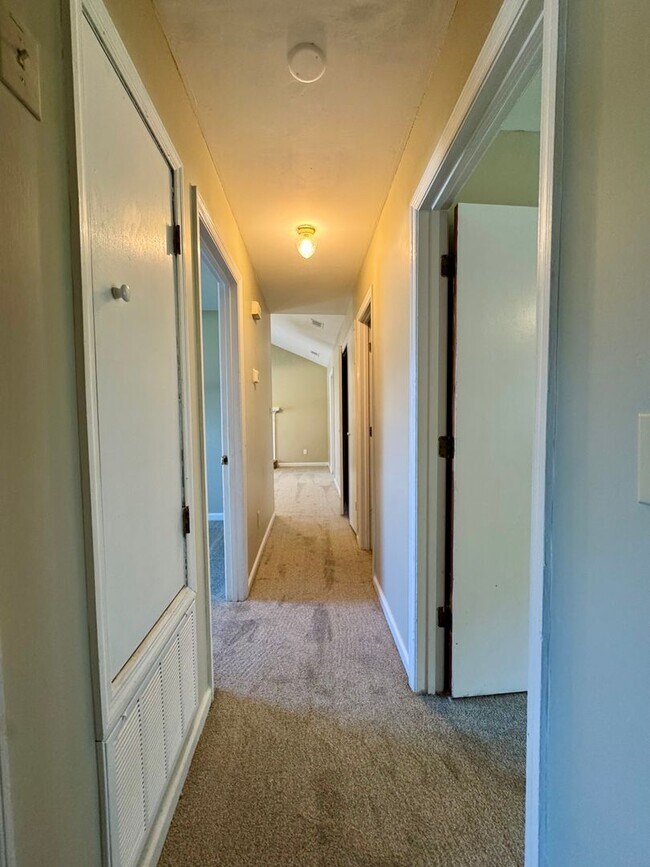 Building Photo - Charming 3 Bedroom, 2 Bath Home Available Now!