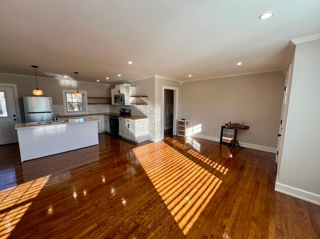 Building Photo - 1711 Greenland Dr