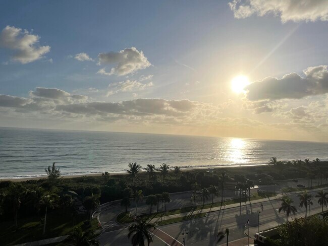 Building Photo - 801 S Ocean Dr