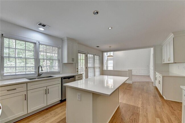 Building Photo - 6535 Ganton Dr