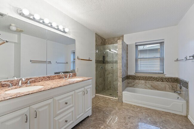 Building Photo - Beautiful North Austin Home