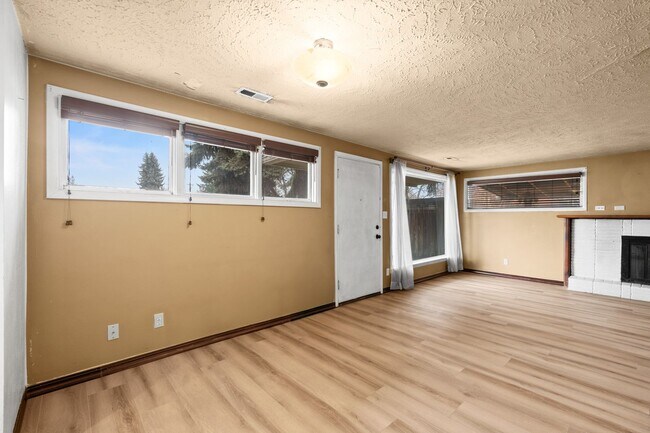 Building Photo - South Hill cute 2 Bed 1 Bath rancher with covered entertaining patio - Coming Soon 9/23