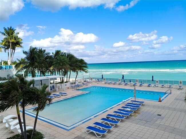 Building Photo - 2751 S Ocean Dr
