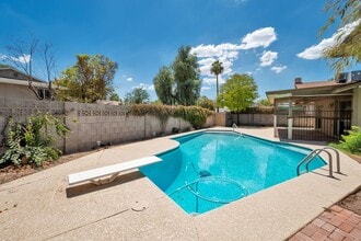 Building Photo - 6 Bed/4.5 Bath Home Close to ASU