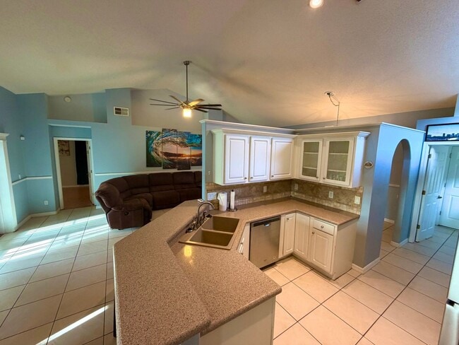 Building Photo - 2498 River Ridge Dr