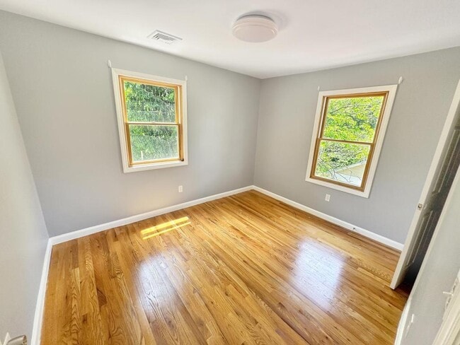 Building Photo - 499 Paramus Rd