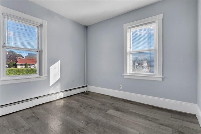 Building Photo - 78 Old Oak Ave