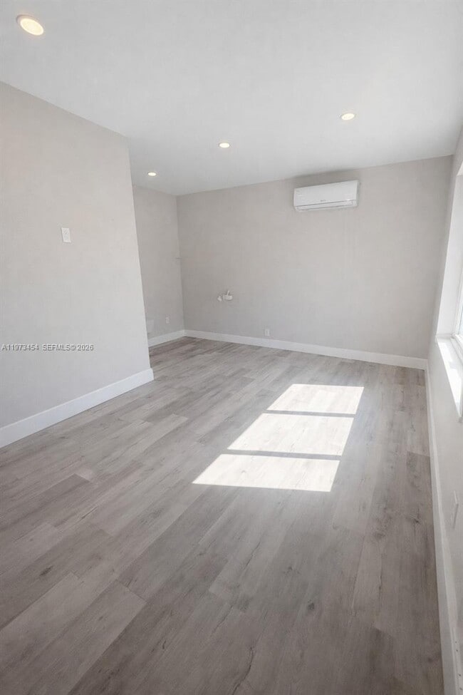 Building Photo - 2632 Madison St