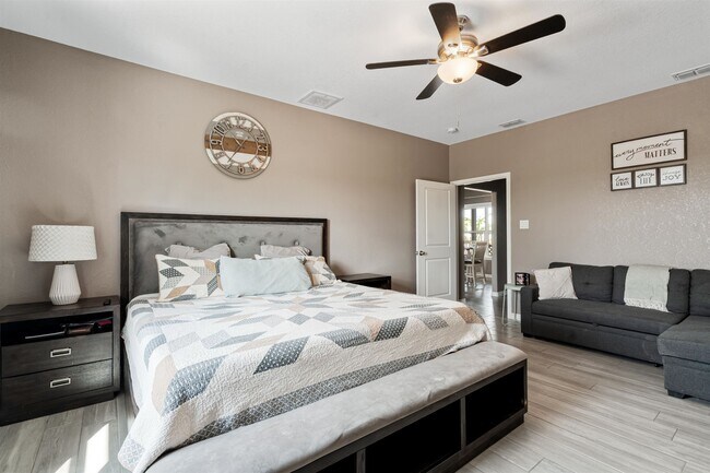 Building Photo - 266 Cielo Grande
