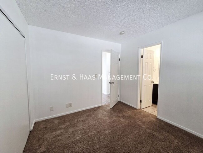 Building Photo - 6673 Hammond Ave C