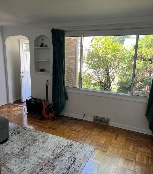 Building Photo - 1663 Longwood Rd