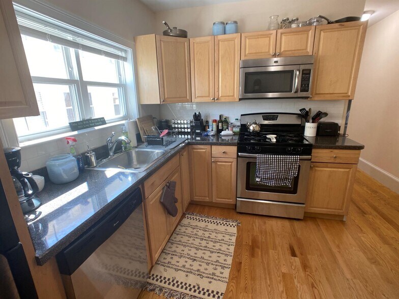 Primary Photo - 24 Willard Ave