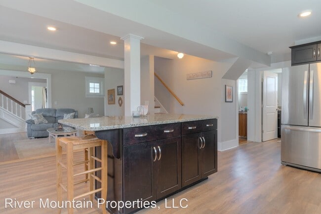 Building Photo - 5 br, 3 bath House - 202 Washington Street