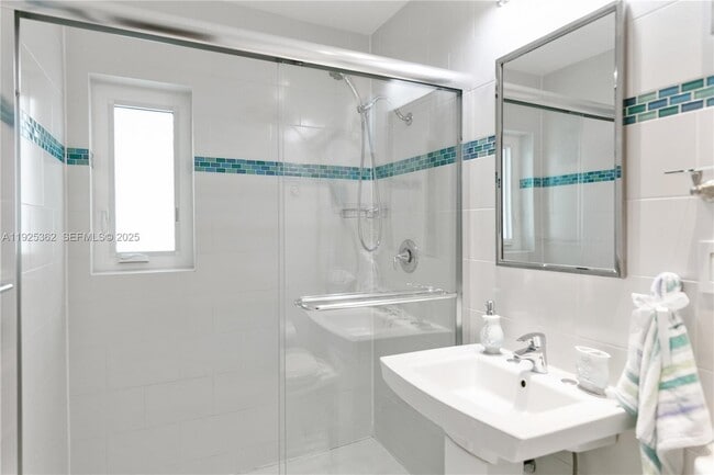 Building Photo - 1900 N Victoria Park Rd