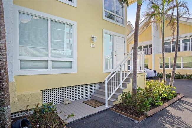 Building Photo - 245 NE MacArthur Blvd