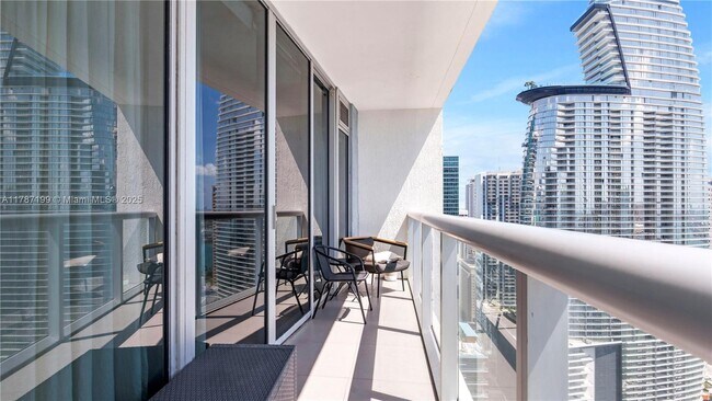 Building Photo - 485 Brickell Ave