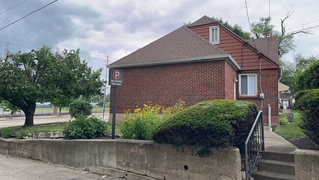 Building Photo - 1076 Sherwood Dr