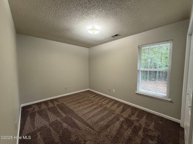Building Photo - 106 Persimmon Ct