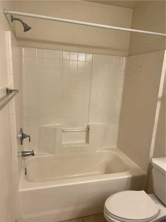 Building Photo - 5775 Bernstein Dr