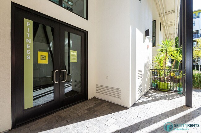 Building Photo - Dogpatch: Exceptional 1 Bed 1.5 Bath Condo @ Esprit Park with Garage Parking and Storage