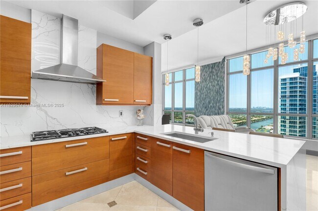 Building Photo - 3535 S Ocean Dr