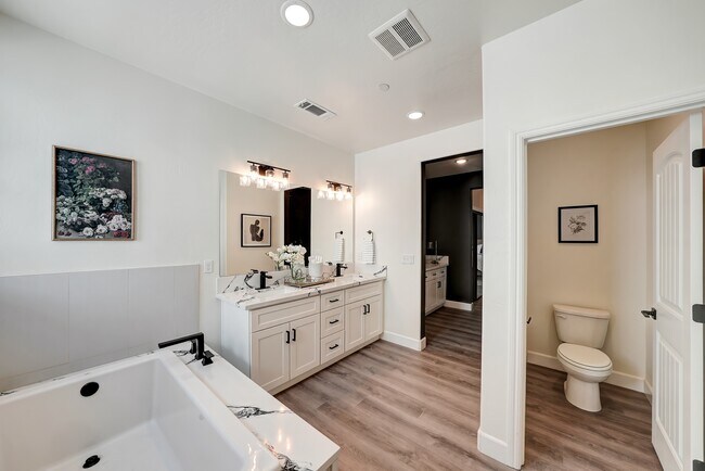 Building Photo - 131 N Un St