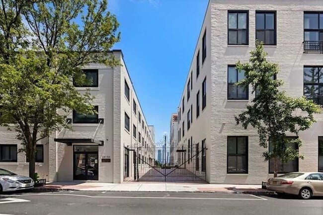 Building Photo - 518-536-536 Gregory Ave