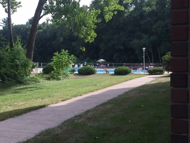 Building Photo - 919 High Path Road