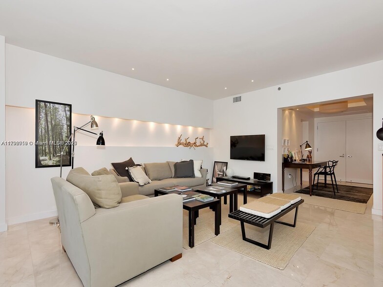 Building Photo - 2711 S Ocean Dr