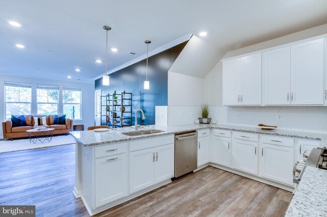 Building Photo - 14955 River Walk Way