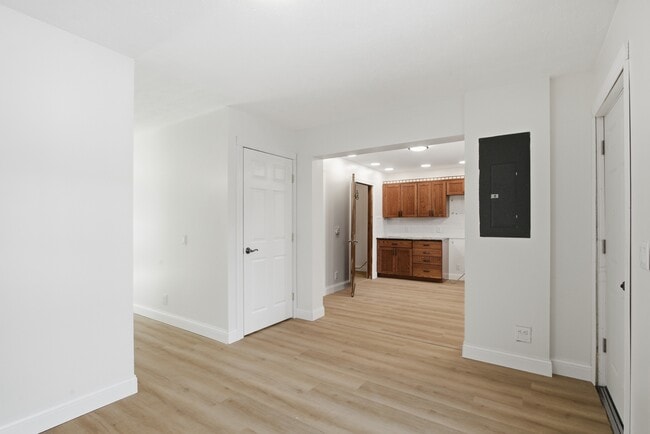 Building Photo - 35942 Vinewood St