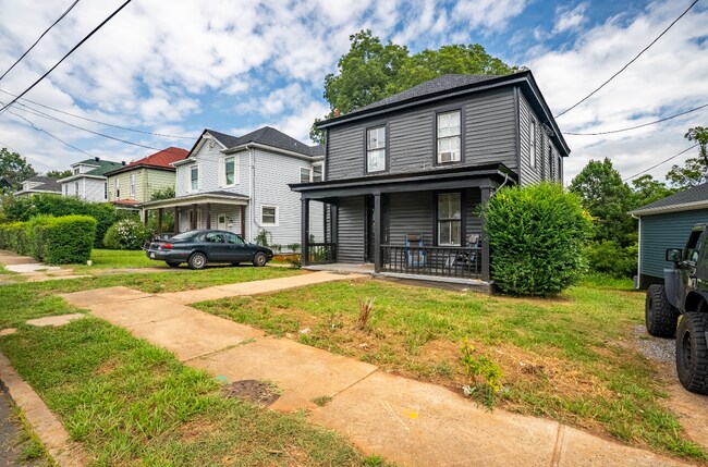 Building Photo - 2228 Tulip St