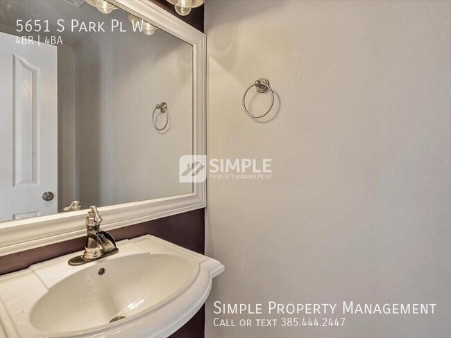 Building Photo - 5651 S Park Pl W