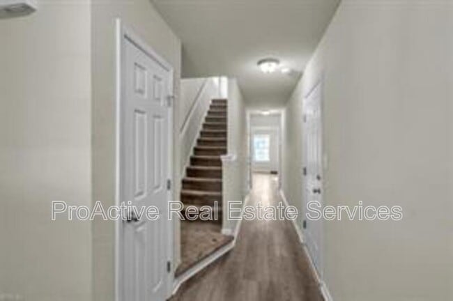 Building Photo - 223 N 7th St