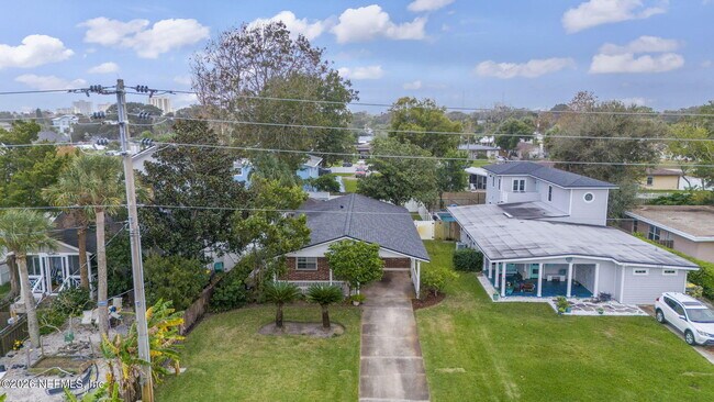 Building Photo - 618 8th Ave N