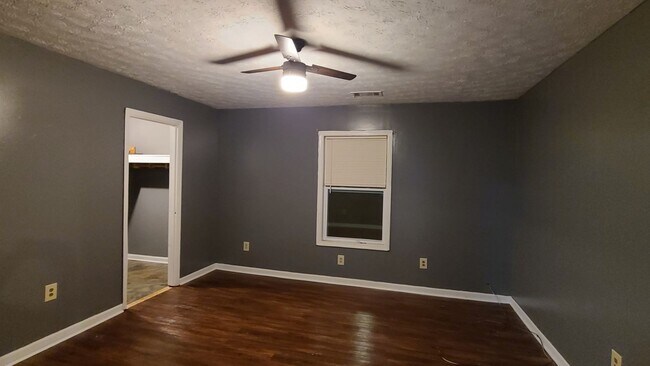 Building Photo - 2 Bedroom 1 Bath Home- Midtown Columbus