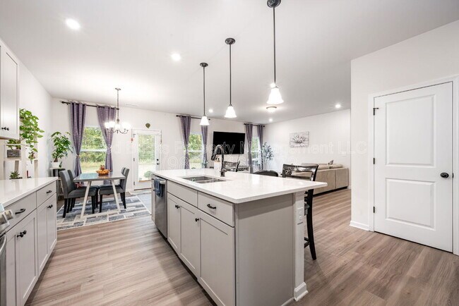 Building Photo - 9046 Evercrisp Ln