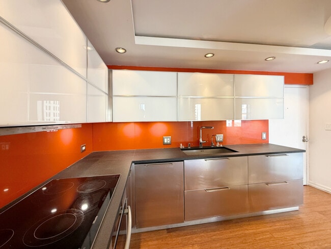 Building Photo - 211 E Ohio St