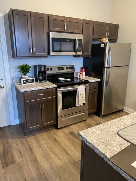 Building Photo - 512 Brady St