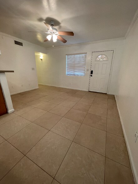 Building Photo - 2715 W Tuckey Ln