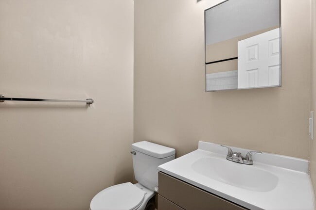 Building Photo - 46095 Maria Way