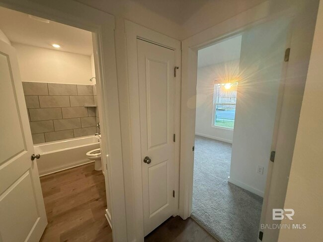 Building Photo - 19293 Maple Crest Loop