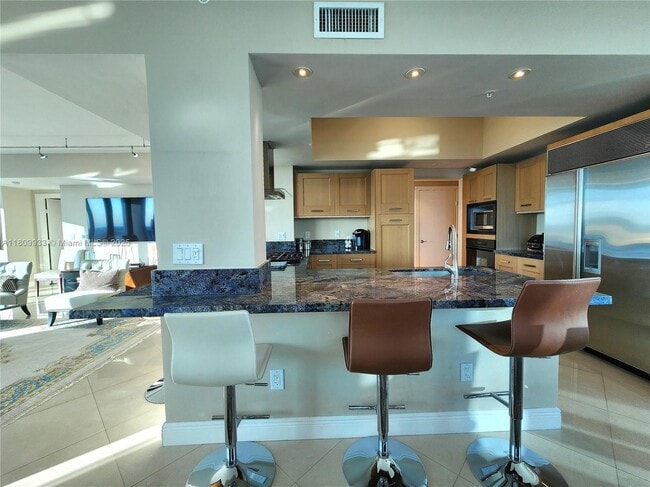 Building Photo - 3535 S Ocean Dr