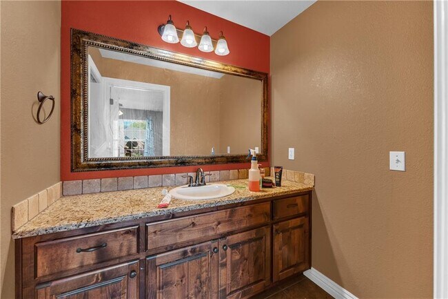 Building Photo - 2265 N Covington Park Blvd