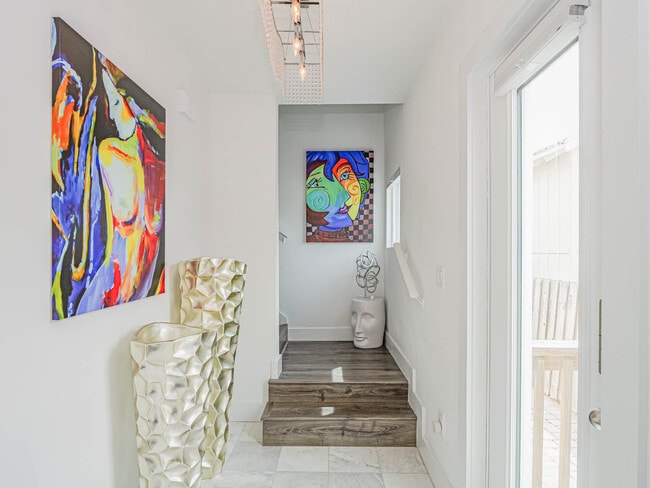 Building Photo - 12936 Jimmy Buffett Mem Hwy