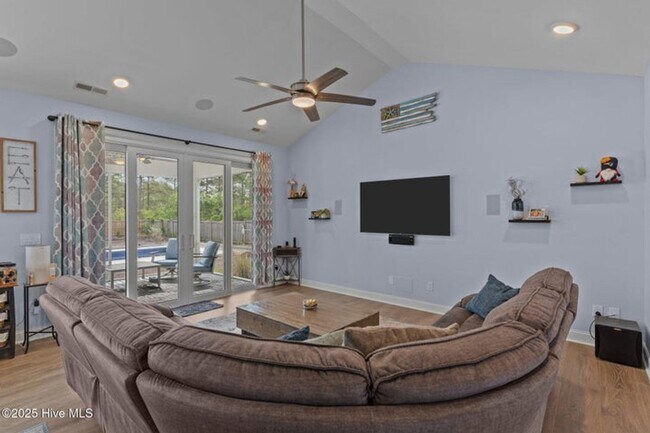 Building Photo - Welcome to this stunning 4-bedroom, 3.5-ba...