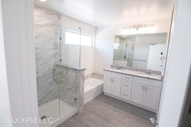 Building Photo - 5 br, 3.5 bath House - 151 W Harvest Villa...