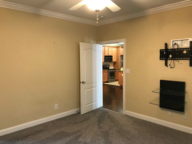 Primary bedroom - 1931 Dante Ln