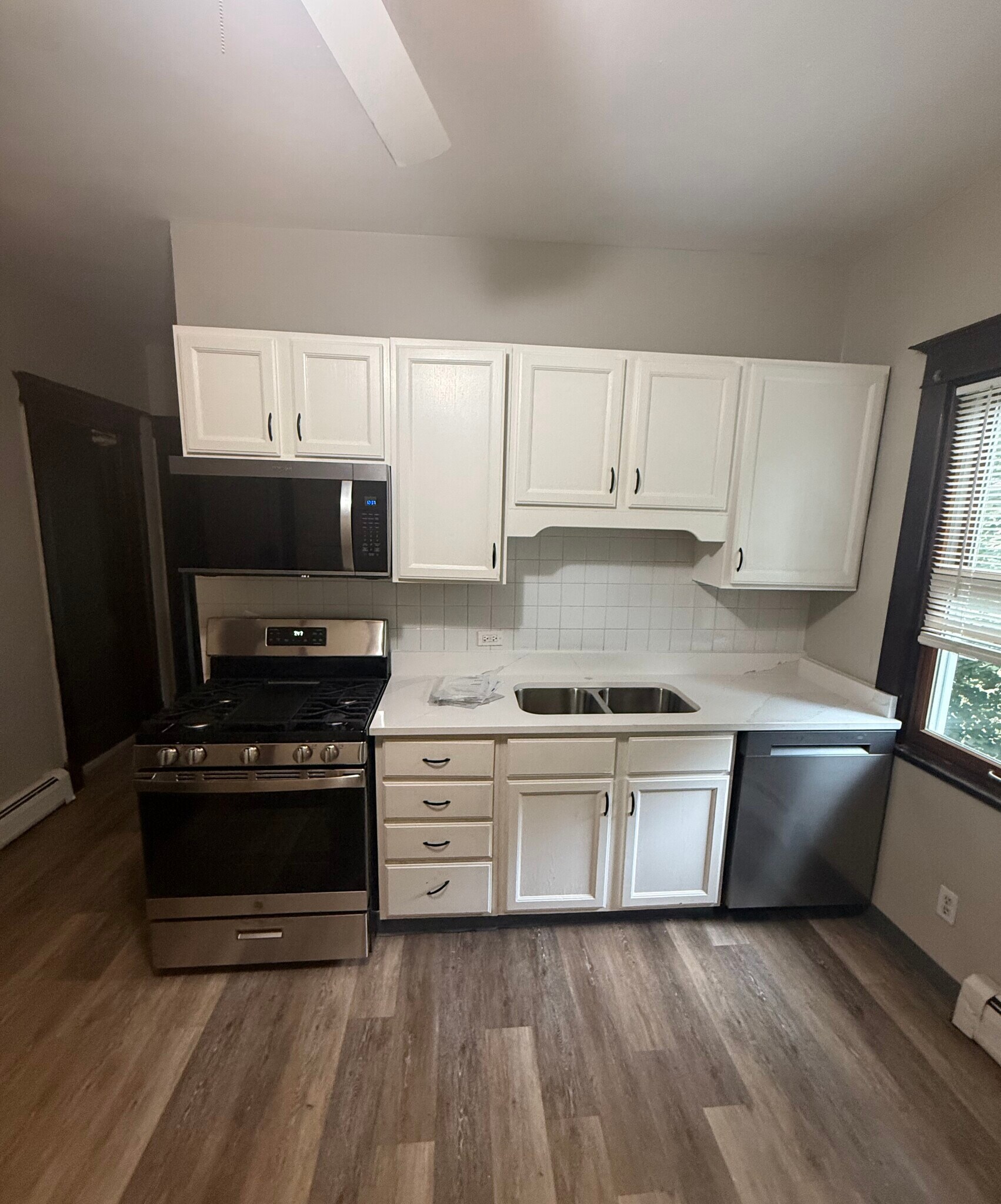 Building Photo - 319 Chicago Ave