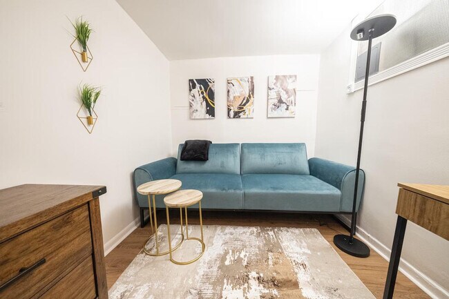 Building Photo - 330 E 74th St